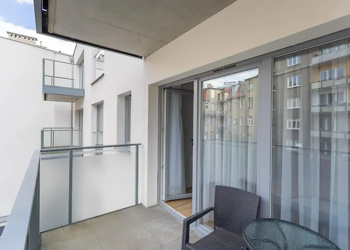 Nowoczesne I Eleganckie Very Berry W Poznaniu By Renters Poznań