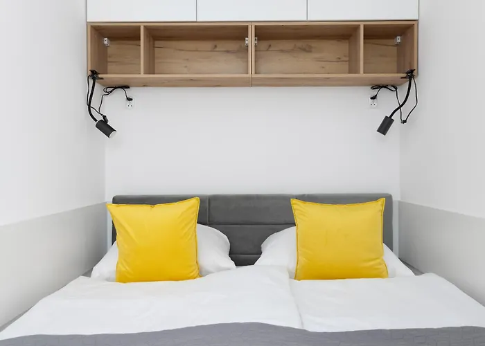 Lägenhet Nowoczesne I Eleganckie Very Berry W Poznaniu By Renters