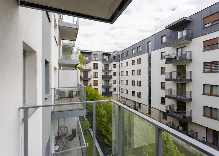 Nowoczesne I Eleganckie Very Berry W Poznaniu By Renters *