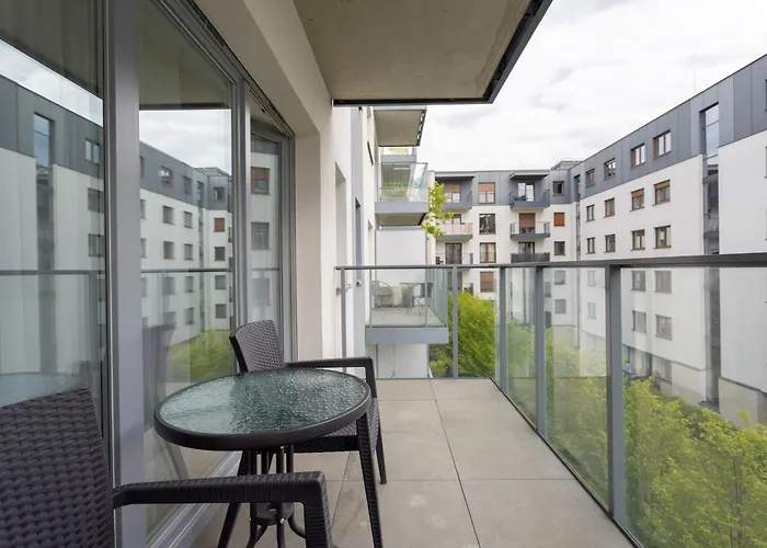 Lägenhet Nowoczesne I Eleganckie Very Berry W Poznaniu By Renters