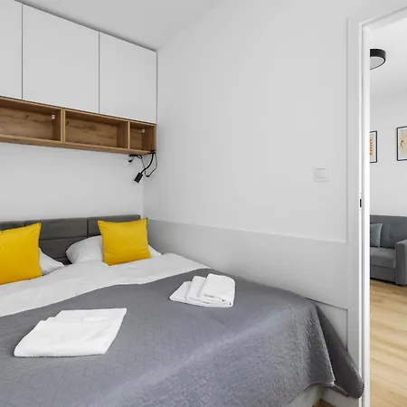 Apartment Nowoczesne I Eleganckie Very Berry W Poznaniu By Renters *