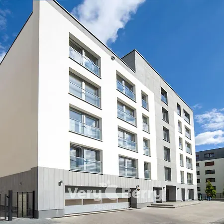 Apartment Nowoczesne I Eleganckie Very Berry W Poznaniu By Renters *