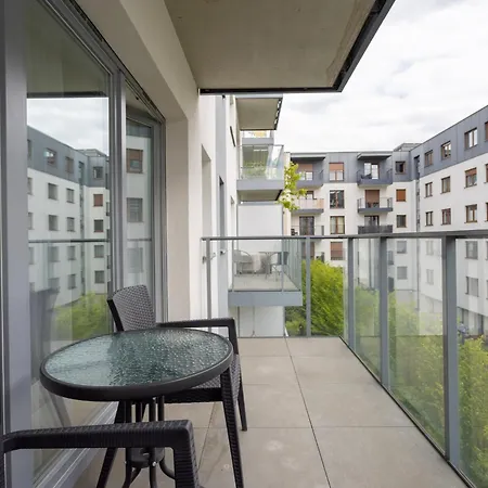 Apartment Nowoczesne I Eleganckie Very Berry W Poznaniu By Renters