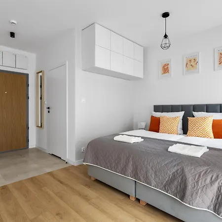 Apartment Nowoczesne I Eleganckie Very Berry W Poznaniu By Renters *